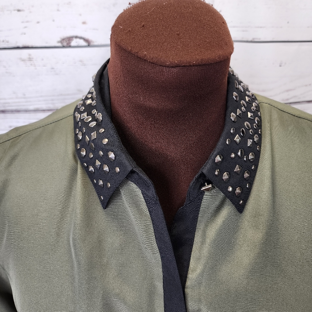 Rock & Republic Army Surplus Green Studded Blouse Size Medium - Picture 2 of 8